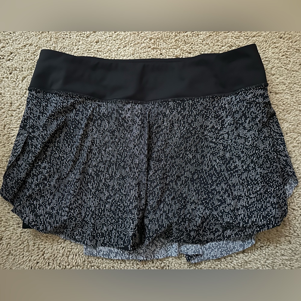 Lululemon Quick Pace Skirt 13" Insesm Soundwave White Black Size 8